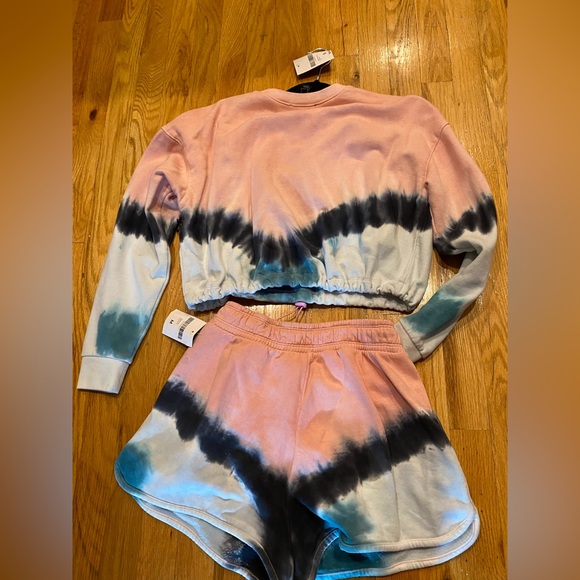 Forever 21 pink blue white tie dye crop top sweatshirt shorts matching set - Picture 10 of 16